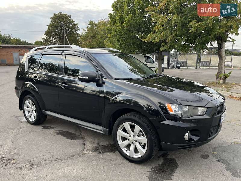 Mitsubishi Outlander 2011