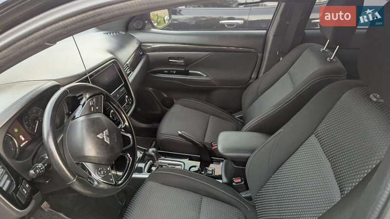 Внедорожник / Кроссовер Mitsubishi Outlander 2018 в Хмельницком