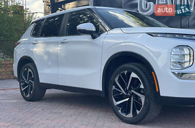 Внедорожник / Кроссовер Mitsubishi Outlander 2022 в Запорожье