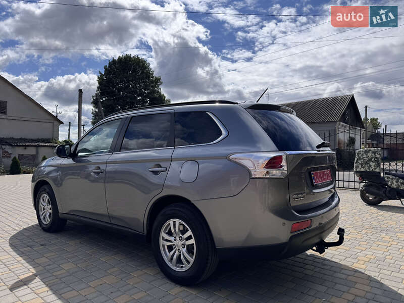Внедорожник / Кроссовер Mitsubishi Outlander 2013 в Кодыме
