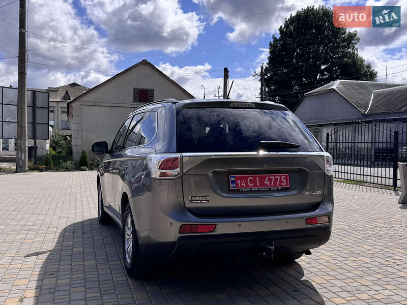 Внедорожник / Кроссовер Mitsubishi Outlander 2013 в Кодыме