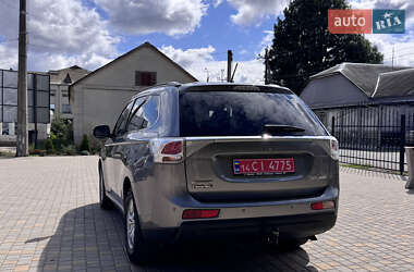 Внедорожник / Кроссовер Mitsubishi Outlander 2013 в 