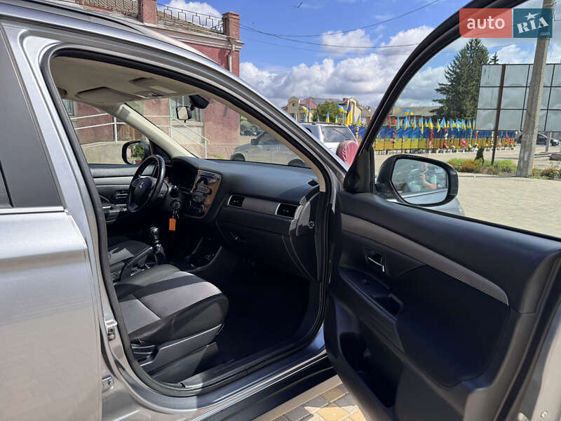 Внедорожник / Кроссовер Mitsubishi Outlander 2013 в Кодыме