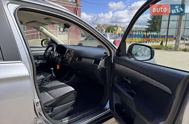 Внедорожник / Кроссовер Mitsubishi Outlander 2013 в 