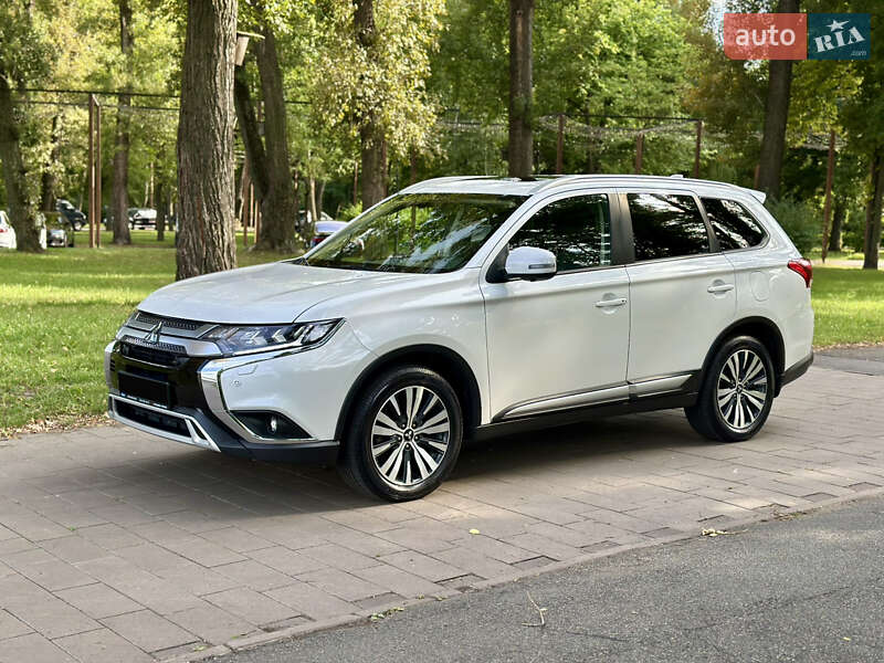 Mitsubishi Outlander 2021