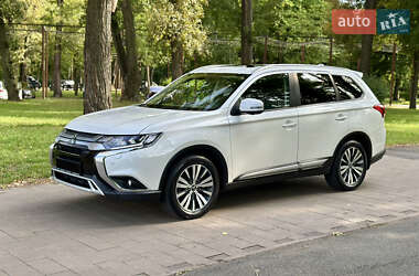 Внедорожник / Кроссовер Mitsubishi Outlander 2021 в 
