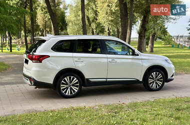 Внедорожник / Кроссовер Mitsubishi Outlander 2021 в 