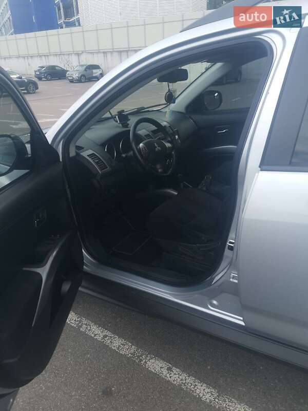 Внедорожник / Кроссовер Mitsubishi Outlander 2012 в Киеве