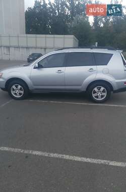 Внедорожник / Кроссовер Mitsubishi Outlander 2012 в 