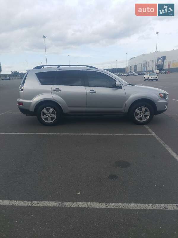 Внедорожник / Кроссовер Mitsubishi Outlander 2012 в Киеве
