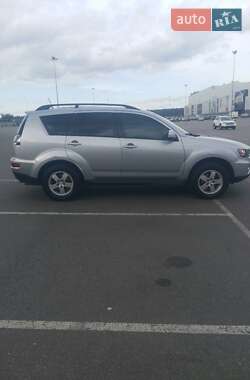 Внедорожник / Кроссовер Mitsubishi Outlander 2012 в 