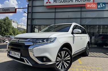 Внедорожник / Кроссовер Mitsubishi Outlander 2021 в Николаеве