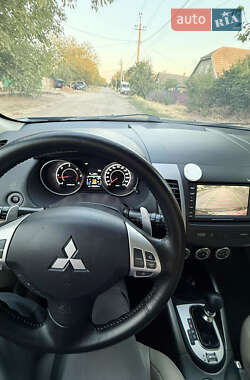 Внедорожник / Кроссовер Mitsubishi Outlander 2011 в 