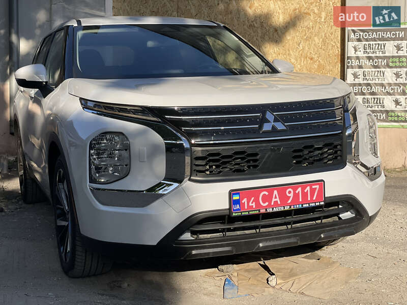 Внедорожник / Кроссовер Mitsubishi Outlander 2022 в Запорожье