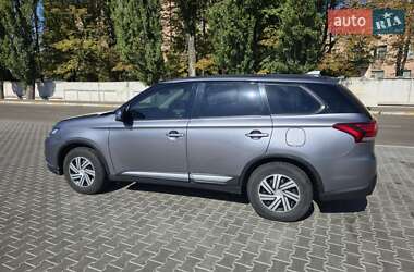 Внедорожник / Кроссовер Mitsubishi Outlander 2019 в Киеве