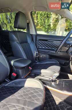 Внедорожник / Кроссовер Mitsubishi Outlander 2019 в 