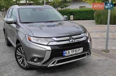 Внедорожник / Кроссовер Mitsubishi Outlander 2020 в 