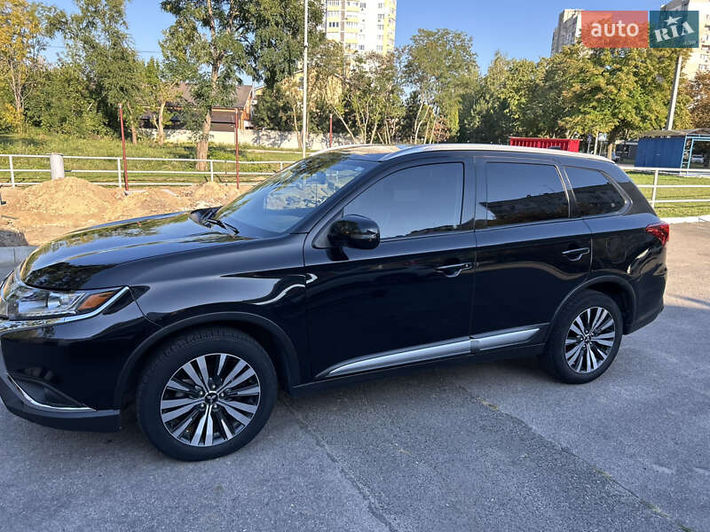 Позашляховик / Кросовер Mitsubishi Outlander 2019 в Харкові