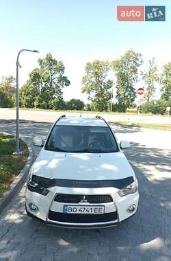 Внедорожник / Кроссовер Mitsubishi Outlander 2012 в 