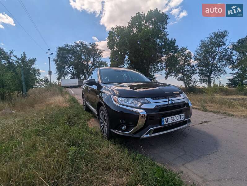 Внедорожник / Кроссовер Mitsubishi Outlander 2019 в Александрие
