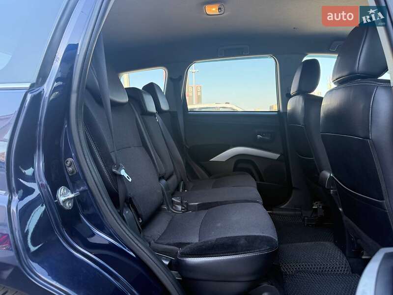Внедорожник / Кроссовер Mitsubishi Outlander 2010 в Киеве