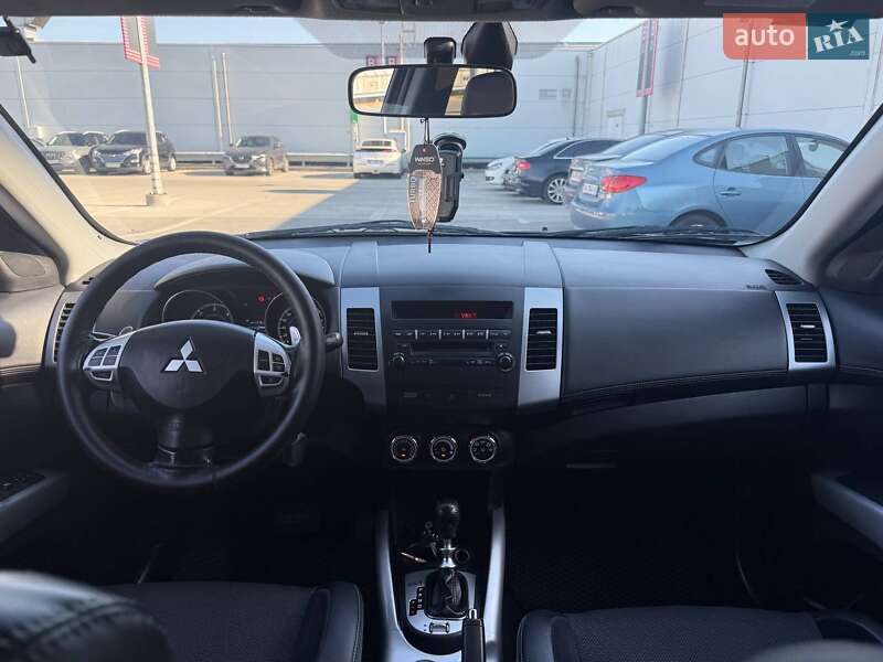 Внедорожник / Кроссовер Mitsubishi Outlander 2010 в Киеве