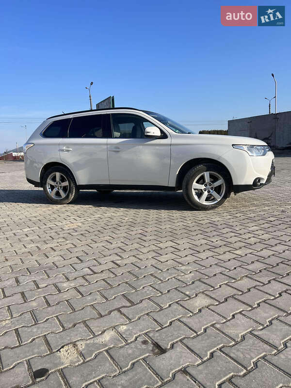 Позашляховик / Кросовер Mitsubishi Outlander 2012 в Дунаївцях