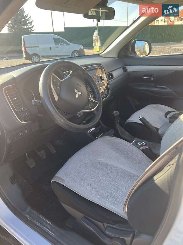 Позашляховик / Кросовер Mitsubishi Outlander 2012 в Дунаївцях
