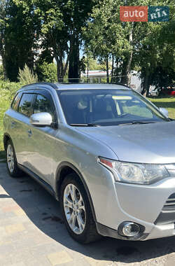 Позашляховик / Кросовер Mitsubishi Outlander 2015 в Львові
