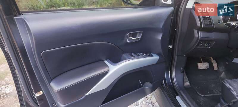 Внедорожник / Кроссовер Mitsubishi Outlander 2009 в Кривом Роге фото 7 Внедорожник / Кроссовер Mitsubishi Outlander 2009 в Кривом Роге
