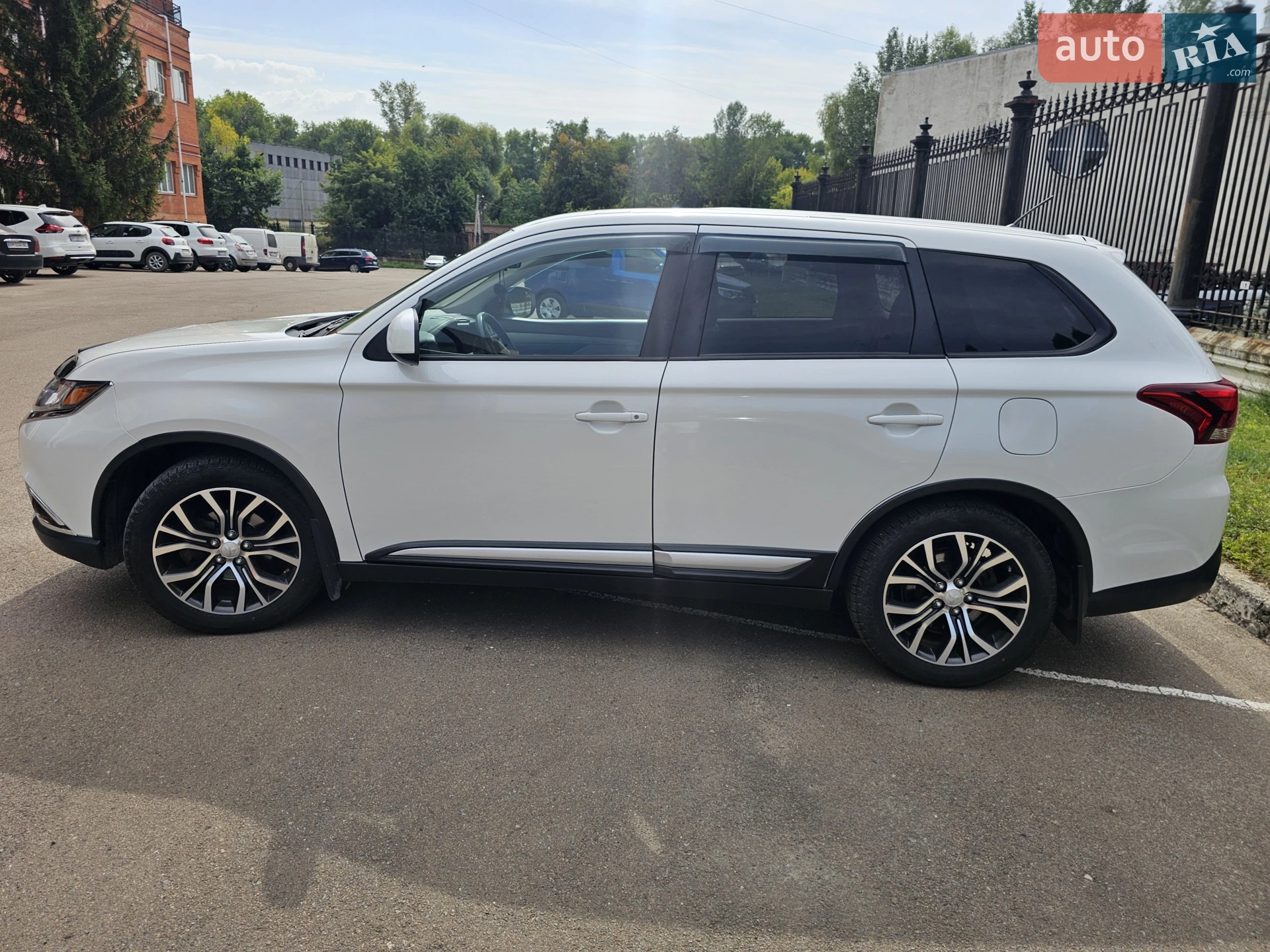 2015 Mitsubishi Outlander - мініатюра 12