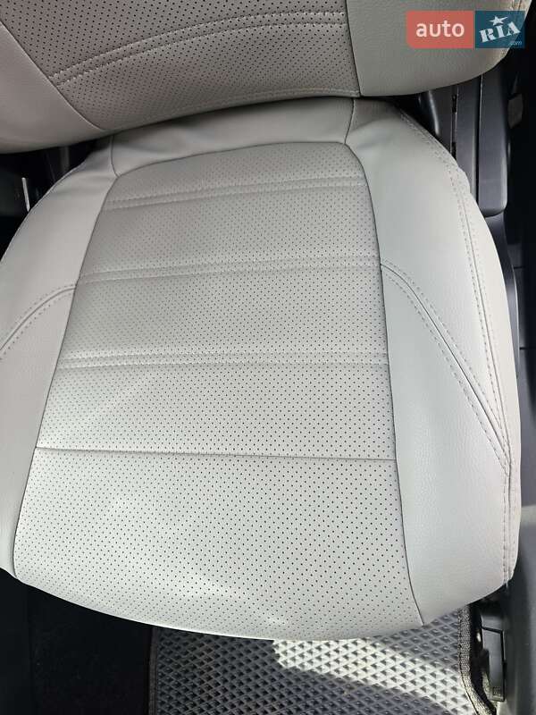 Внедорожник / Кроссовер Mitsubishi Outlander 2015 в Сумах