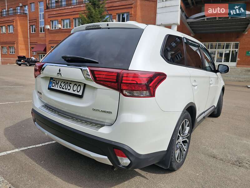Внедорожник / Кроссовер Mitsubishi Outlander 2015 в Сумах