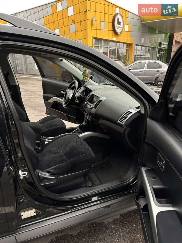 Позашляховик / Кросовер Mitsubishi Outlander 2012 в Василькові