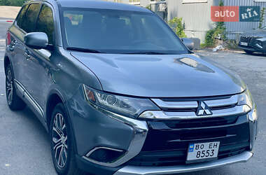 Позашляховик / Кросовер Mitsubishi Outlander 2016 в Києві