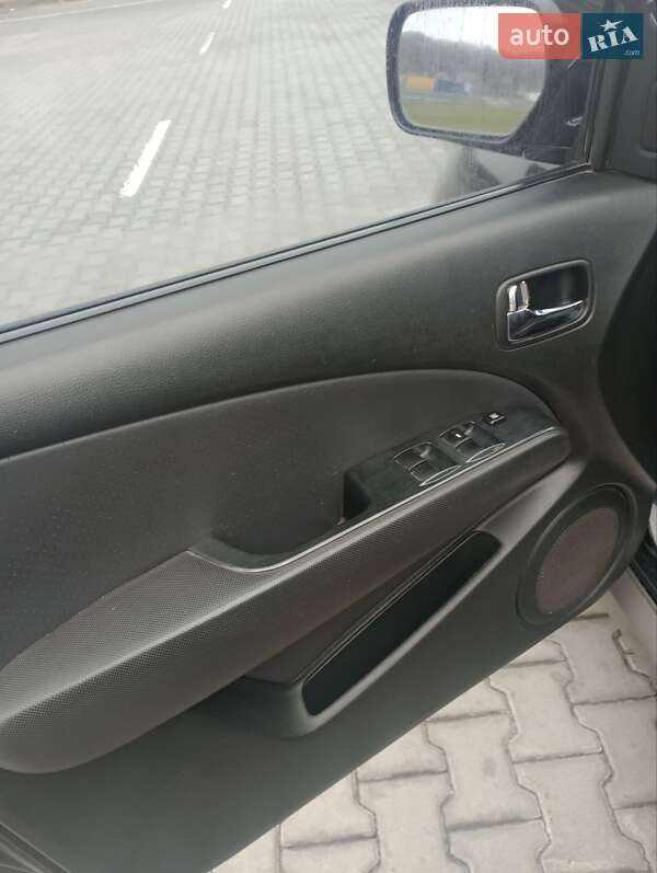 Позашляховик / Кросовер Mitsubishi Outlander 2003 в Лубнах