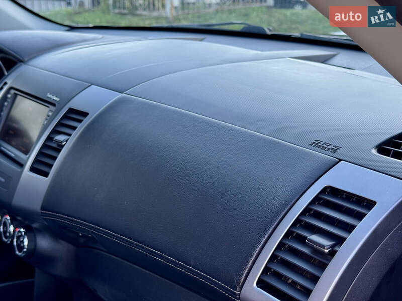 Внедорожник / Кроссовер Mitsubishi Outlander 2010 в Полтаве