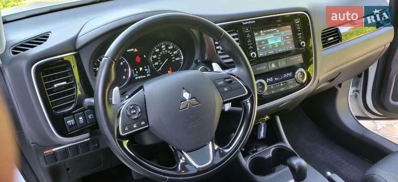 Внедорожник / Кроссовер Mitsubishi Outlander 2016 в Днепре