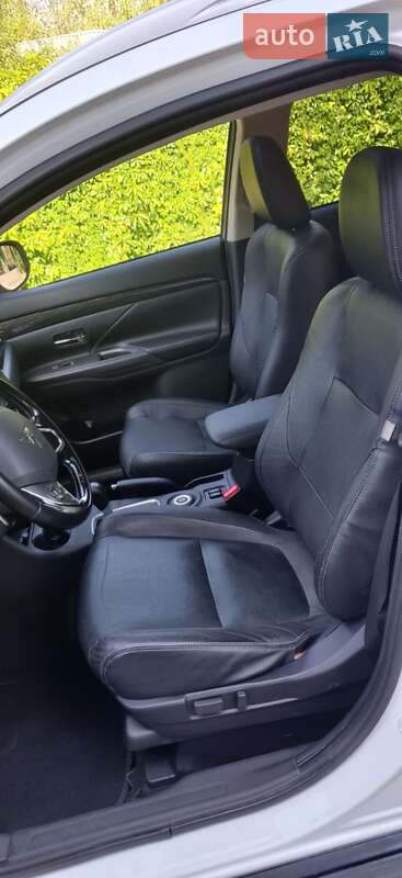 Внедорожник / Кроссовер Mitsubishi Outlander 2016 в Днепре