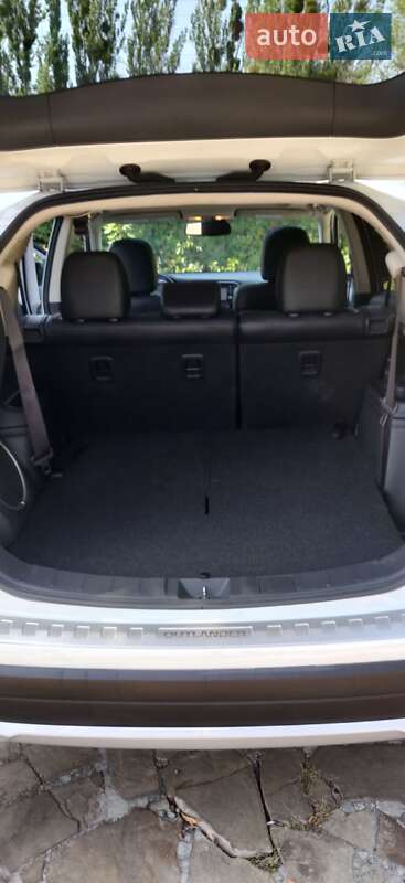 Внедорожник / Кроссовер Mitsubishi Outlander 2016 в Днепре