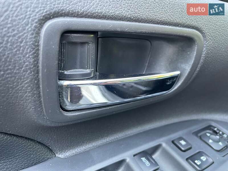 Внедорожник / Кроссовер Mitsubishi Outlander 2016 в Днепре