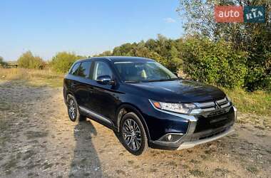 Внедорожник / Кроссовер Mitsubishi Outlander 2017 в Богородчанах