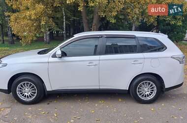 Внедорожник / Кроссовер Mitsubishi Outlander 2013 в 