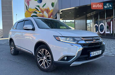 Внедорожник / Кроссовер Mitsubishi Outlander 2017 в 