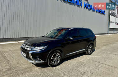 Внедорожник / Кроссовер Mitsubishi Outlander 2016 в 