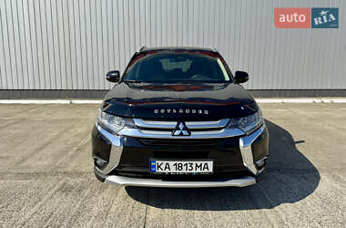 Внедорожник / Кроссовер Mitsubishi Outlander 2016 в 