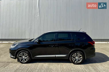 Внедорожник / Кроссовер Mitsubishi Outlander 2016 в 
