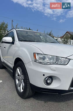 Внедорожник / Кроссовер Mitsubishi Outlander 2011 в 