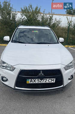 Внедорожник / Кроссовер Mitsubishi Outlander 2011 в 