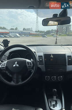 Внедорожник / Кроссовер Mitsubishi Outlander 2011 в 